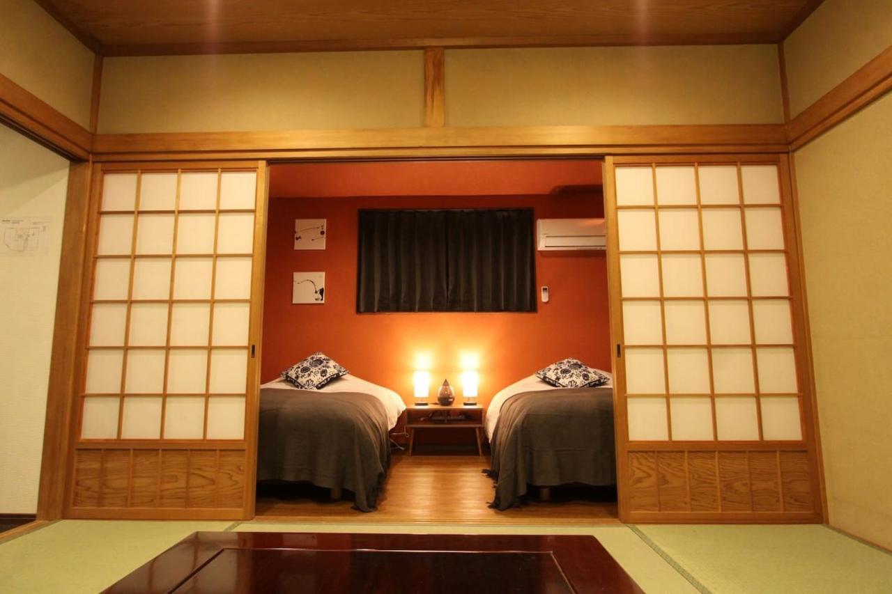 清潔#快適#広々なんば駅徒歩8分#9名宿泊可#Wi-Fiswitch#大画面tv Osaka Luaran gambar