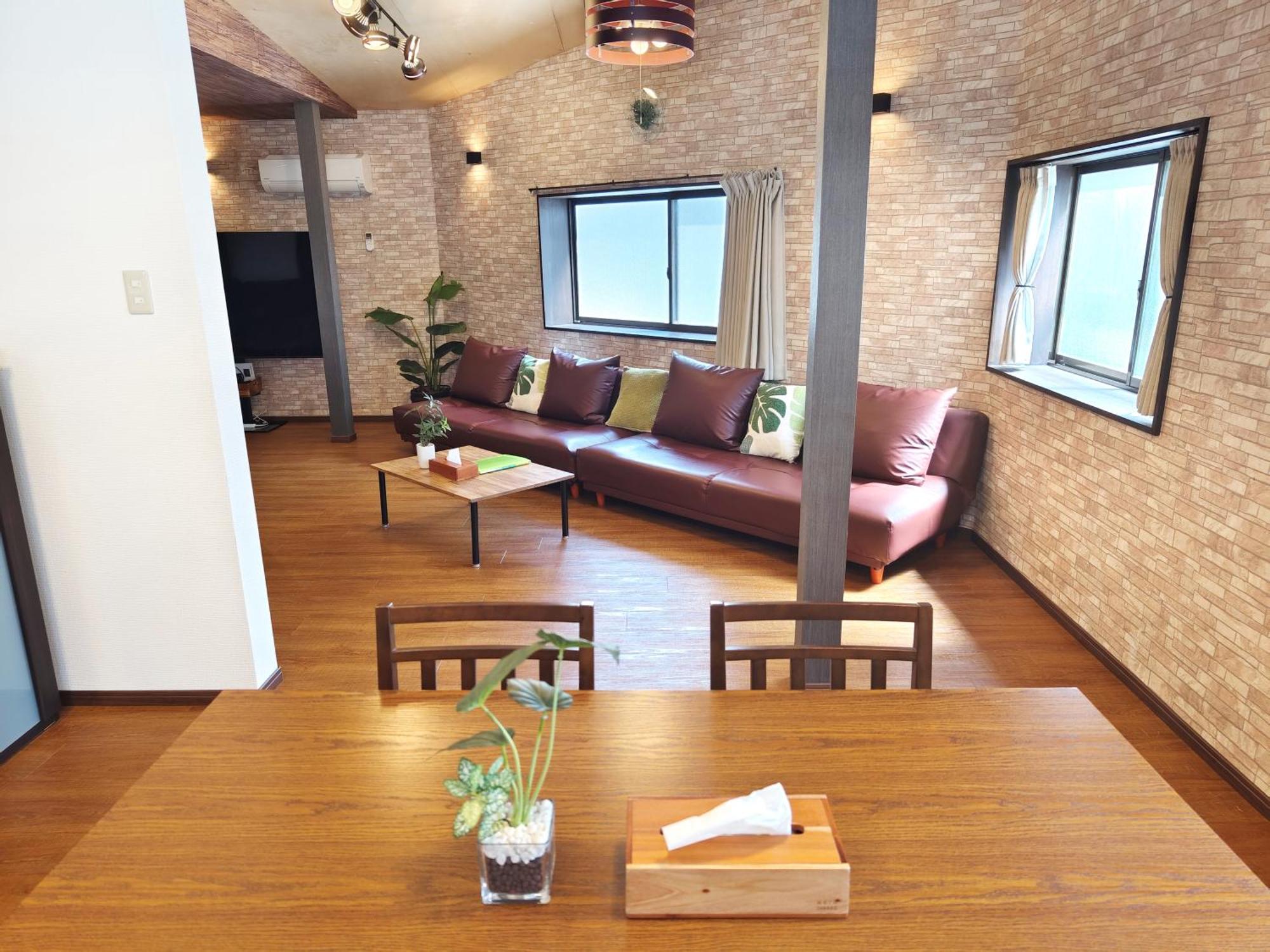清潔#快適#広々なんば駅徒歩8分#9名宿泊可#Wi-Fiswitch#大画面tv Osaka Luaran gambar