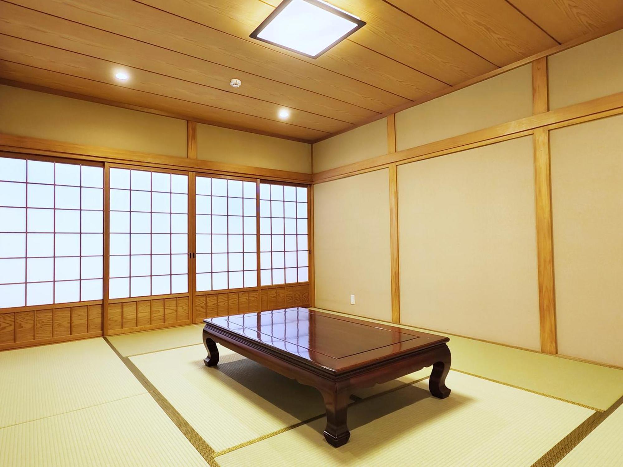 清潔#快適#広々なんば駅徒歩8分#9名宿泊可#Wi-Fiswitch#大画面tv Osaka Luaran gambar